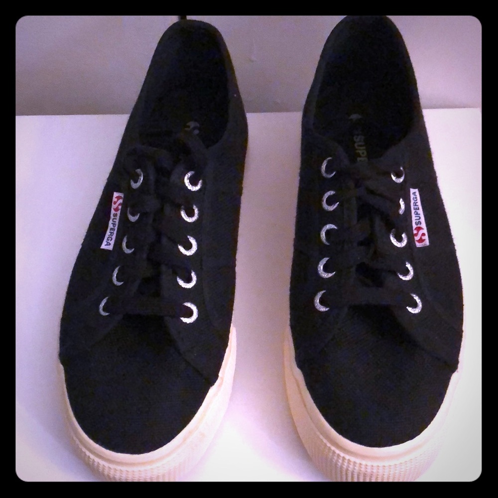 Black platform Supergas